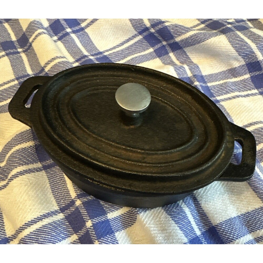 American Metalcraft CIPOV63 11 oz. Pre-Seasoned Mini Cast Iron Dutch Oven w Lid